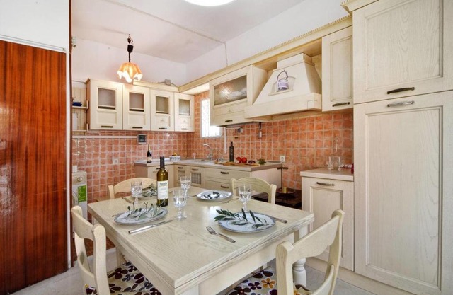 3BR Corfu town suburbs apartment