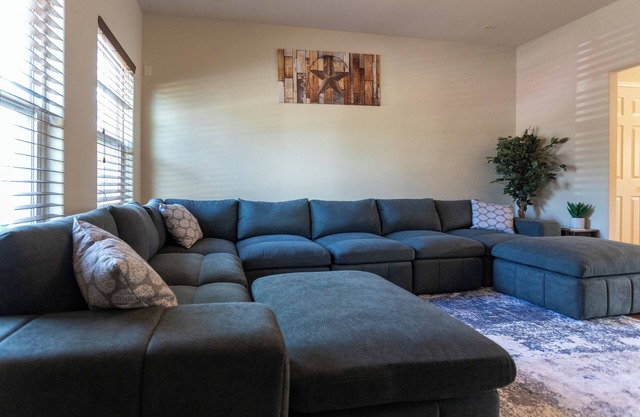 3br home Galleria and Heights with King bed!