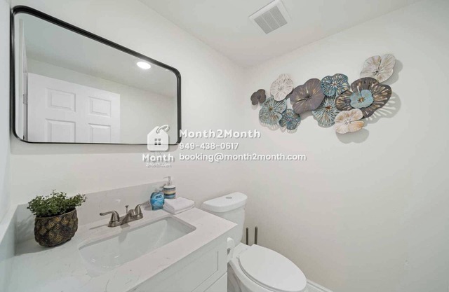 3BR Home in Lewis St|Garage Access|Pet Friendly |Monthly Stays #42390