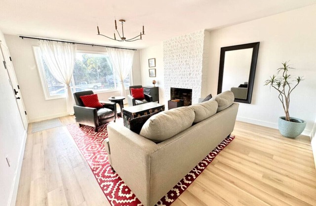 4 Bed 2 Bath House Near Everything in San Diego.