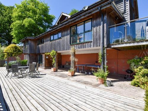 4 Bed in Newtown 48641