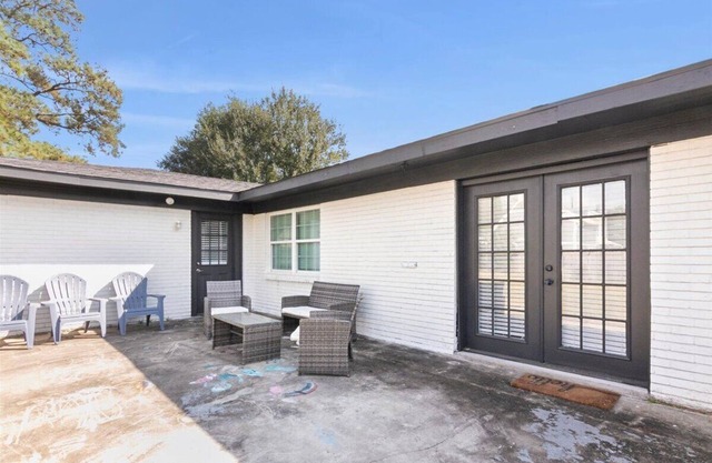 4 bedroom 2 bath home in Bridge City