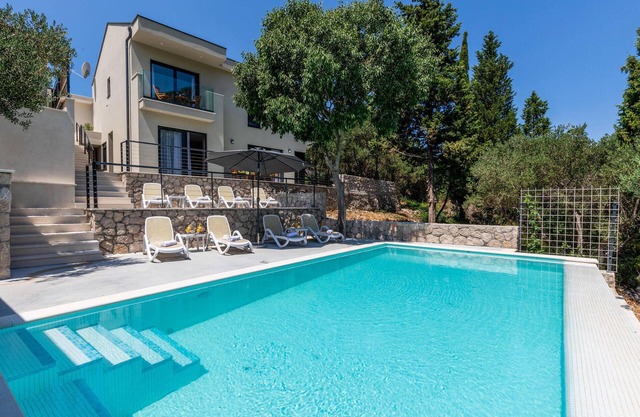 4 bedroom amazing home in Kremena