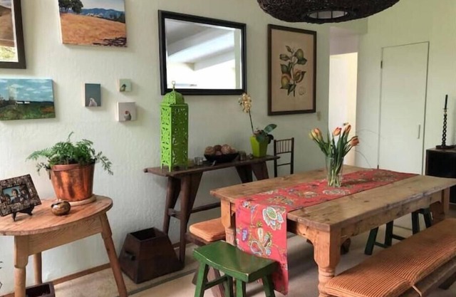 4 bedroom cozy mid-century modern home w/pool