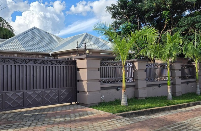 4-bedroom house in fantastic Livingstone with AC