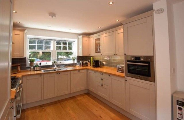 4 Bedroom house within walking distance of beach