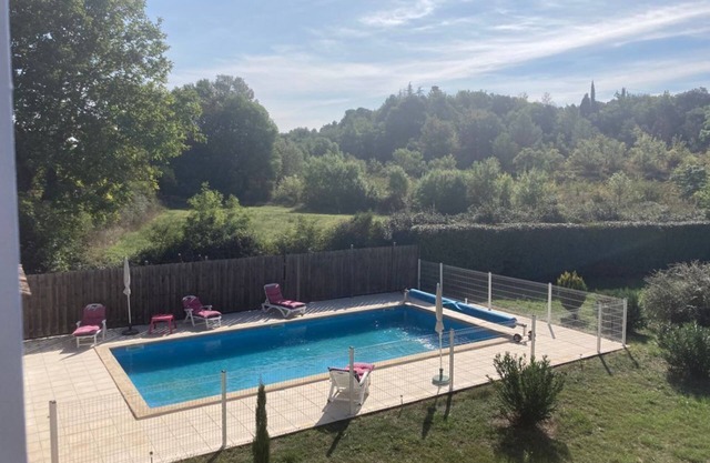4-bedroom villa with heated private pool and large enclosed garden in Lourmarin