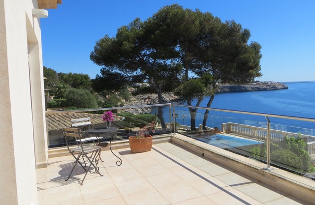 4 bedroom villa with stunning views of the sea and swimming pool