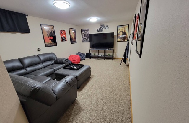 4 bedrooms. 2 miles to ISU. Quiet Cul-de-sac.