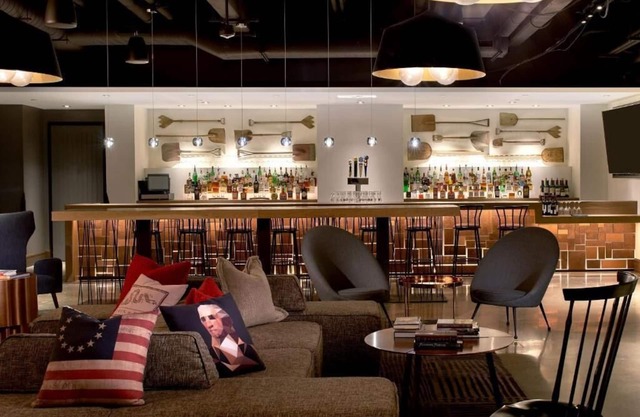 4 Deluxe City View 2 Queens, Revere Hotel, Pet-Friendly, Near Shopping