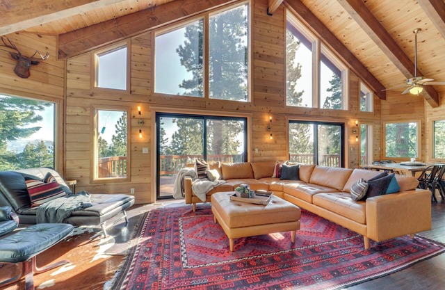 4 Mi to Lake Tahoe: Family Cabin w/3 Decks!