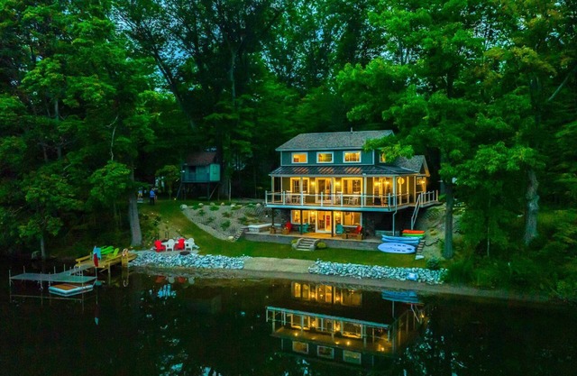 4 Season Lakeside Cottage - The Dragonfly Inn & Resort