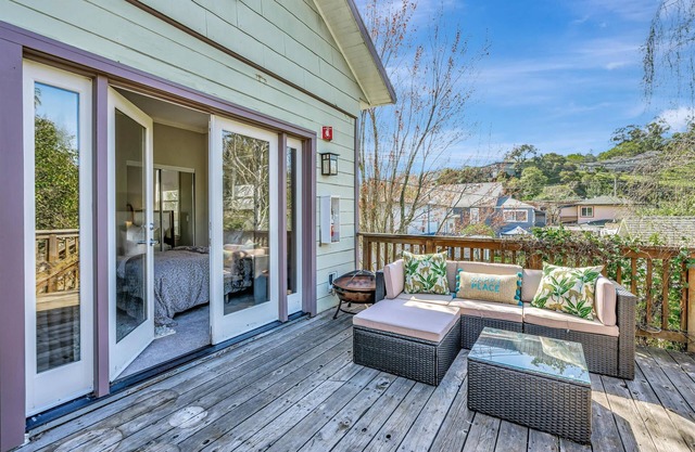 40 and Fabulous; 40 minutes to San Francisco, Wine country, or the Coast!