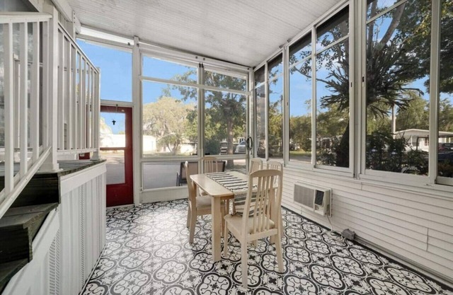 429b) Unique home in fun community!