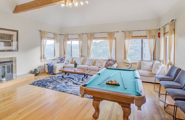4BD Marin Retreat w/HotTub, Billiards, BBQ/Firepit