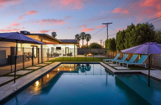 4BR + Casita w/Pool + Outdoor Big Screen