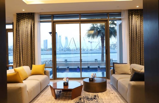 5 Bd beachfront with private and amenities access