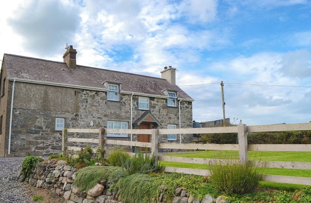 5 bedroom accommodation in Llangwnnadl near Pwllheli