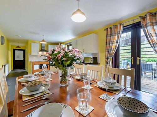 5 bed in Brynteg 75907