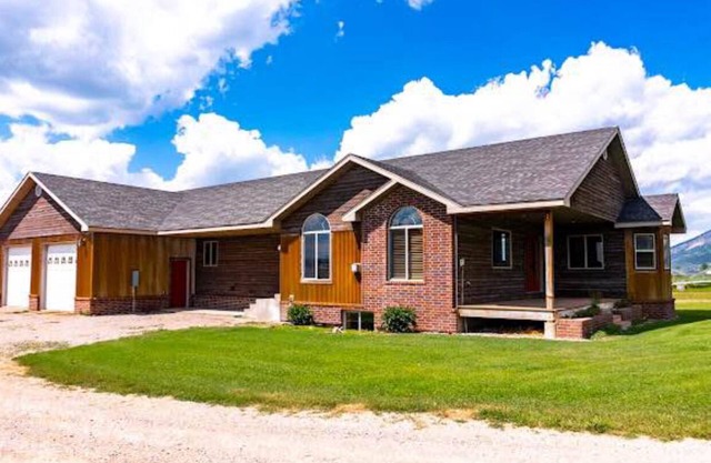 5-bedroom farmhouse near Thayne with WiFi, Near Yellowstone & Grand Teton Parks.