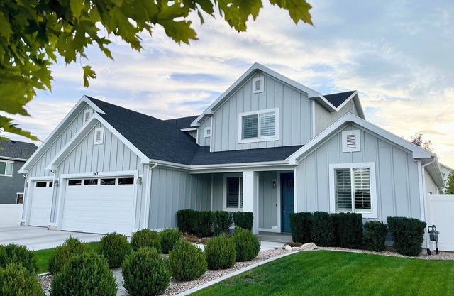 5-bedroom house near I-15 with fitness room in lovely American Fork