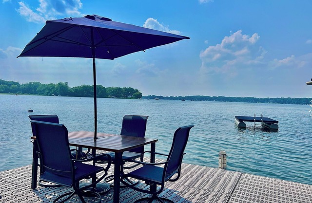 5 Bedroom Lakefront Home with Private Dock with 2 Kayaks-Sleeps 11