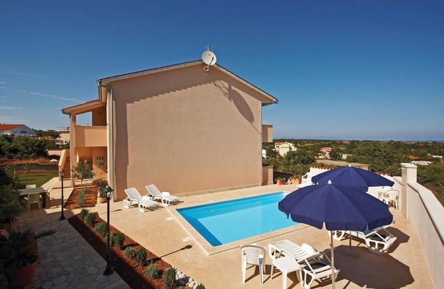 5 bedroom stunning home in Liznjan