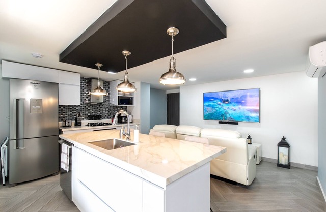 5* Luxurious 2B/2B/2T condo in front of famous Parque de Sabaneta