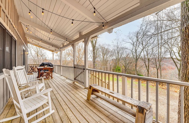 5 Mi to Beaver Lake: Family Cabin w/Game Room