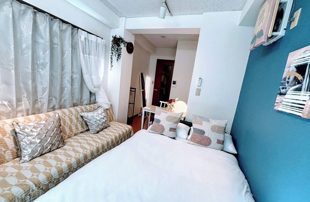 5 mins walk Hiroo Station, 10 mins walk Ebisu, shibuya 13 mins by train