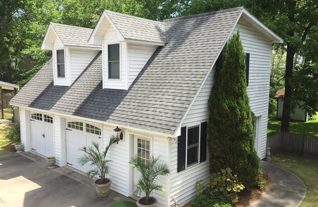 5-Star Comfort - Walk to Marina, Restaurants, Water Front Park, Boater Friendly!