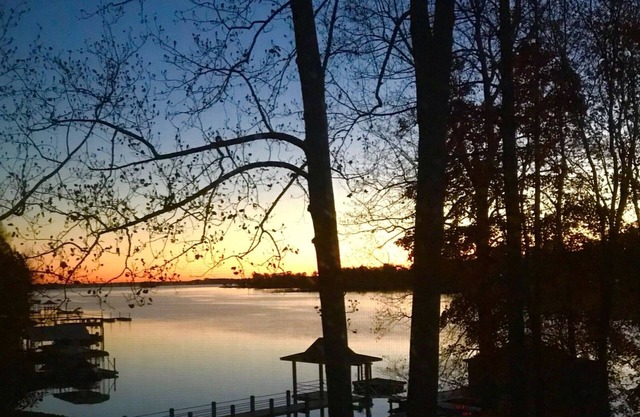 5 star LKN single story guest house with dock/slip access