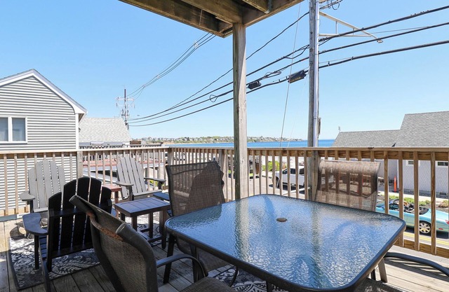 50% off! Gorgeous Condo For Rent On Long Sands Beach