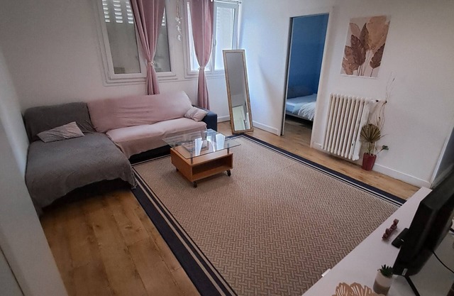 52m2 first floor apartment, 2 bedrooms, private parking