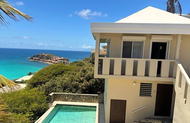 5BR Hilltop Villa - Infinity Pool, Jacuzzi & Views