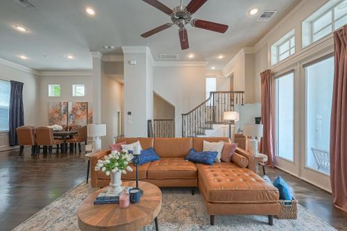 6 mins from TX Medical Center 6 beds Sleeps 8