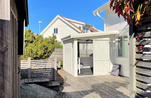 6 person holiday home in Hönö