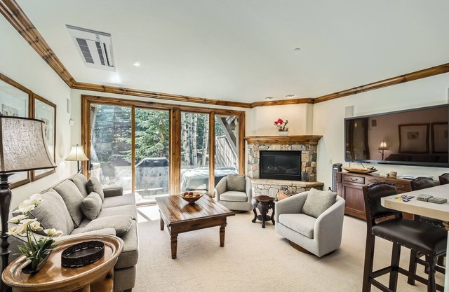 663 Sawatch Drive, Arrowhead Lariat D3 - Walk to Arrowbahn Lift, Pool, Hot Tubs, Golf, and Tennis