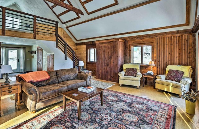 8 Mi to Okemo Mtn Charming Ludlow Studio!