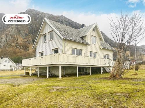 8 person holiday home in Bremanger