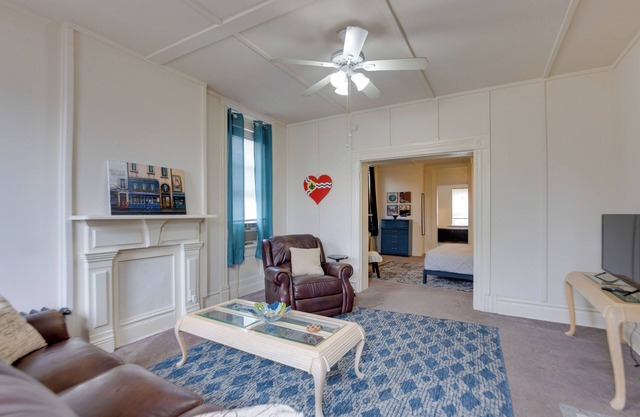 9 Mi to Downtown St Louis: Apt w/Fire Pit Access