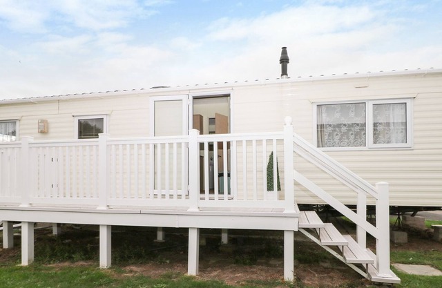 90 SOLENT BREEZES, pet friendly, character holiday cottage in Warsash