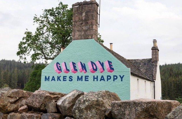 A fully restored countryside farmhouse sleeping 12. Includes a wood fired hot tub, Big green egg BBQ and plenty of outdoor activities. Pet freindly.