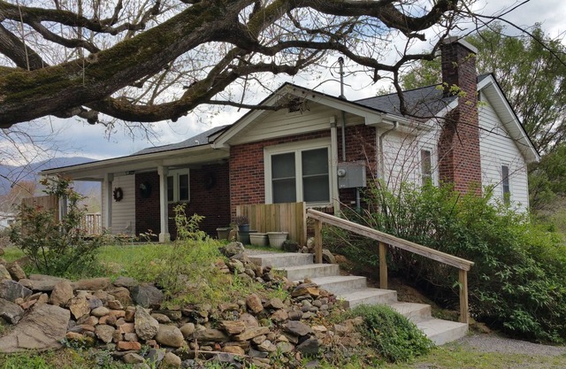 A haven in the mountains by the Swannanoa river