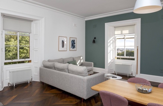 A lews castle that sleeps 2 guests in 1 bedroom