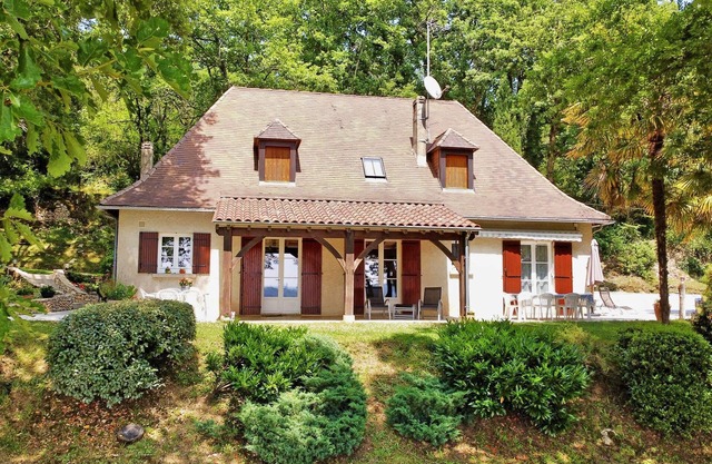 A l’oree des bois - gite with swimming pool