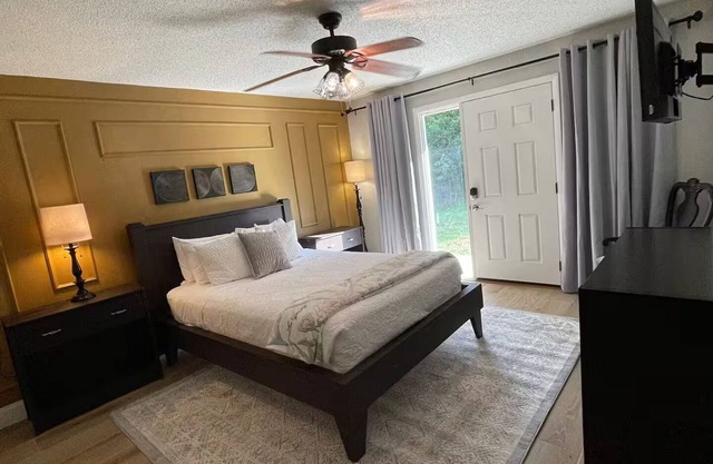 A Mini Suite Near It All: Chic and Convenient