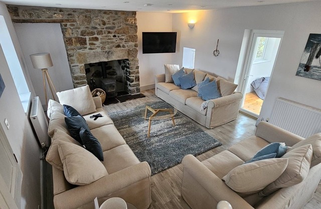 A spacious, detached, modernised cottage near Abersoch with stunning sea views.