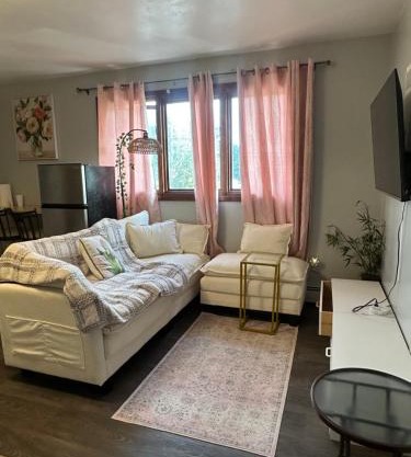 A Touch Of Pink On 16th Ave