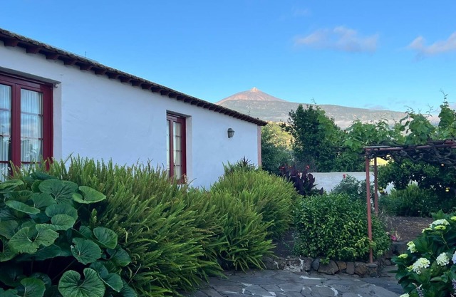 'Abejera' with Sea View, Private Terrace and Wi-Fi